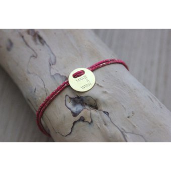 Bracelet fuchsia doré et médaille gravée ~ Wish
