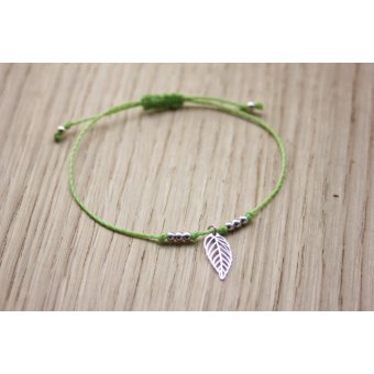 Bracelet cordon vert anis perles & feuille argent 