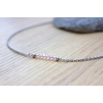Collier en acier et perles facettées rose pastel