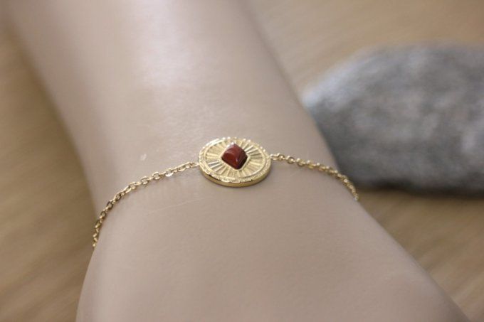 Bracelet acier inoxydable doré et pierre jaspe rouge