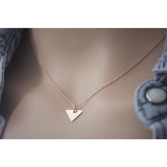 Collier or rose pendentif triangle