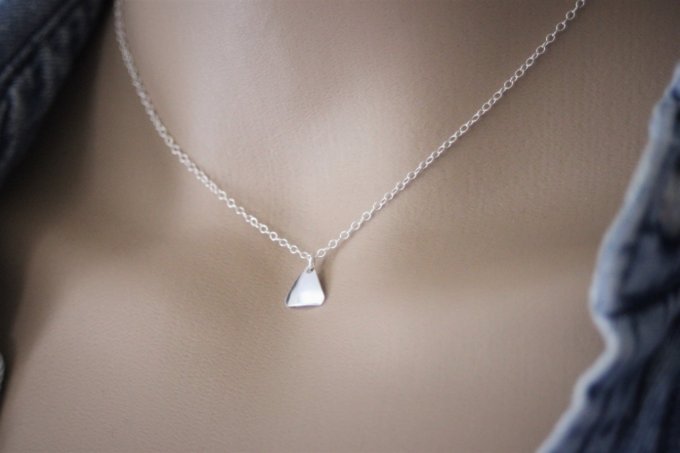 Collier argent massif pendentif mini triangle 
