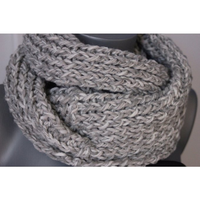 écharpe tube en laine grise