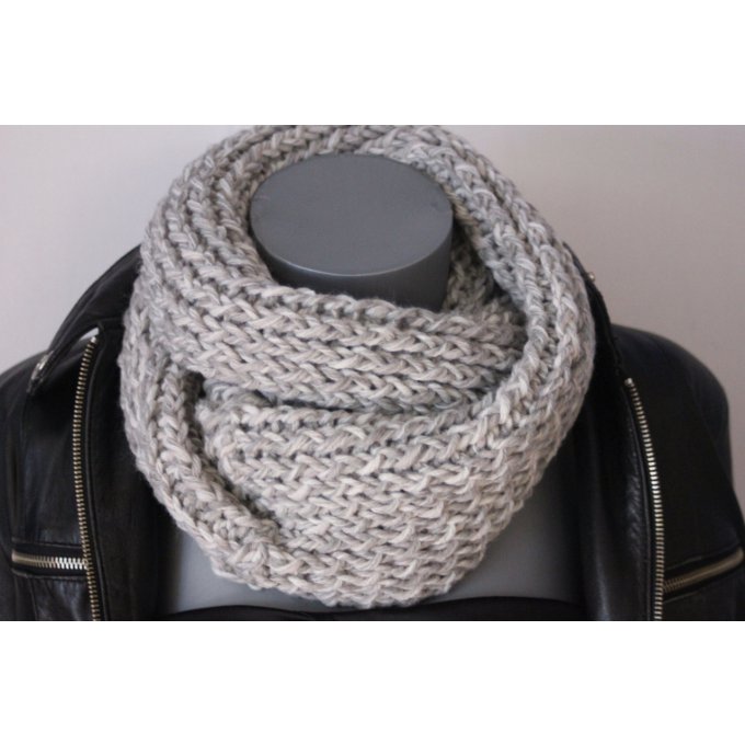 écharpe en laine tricotée main