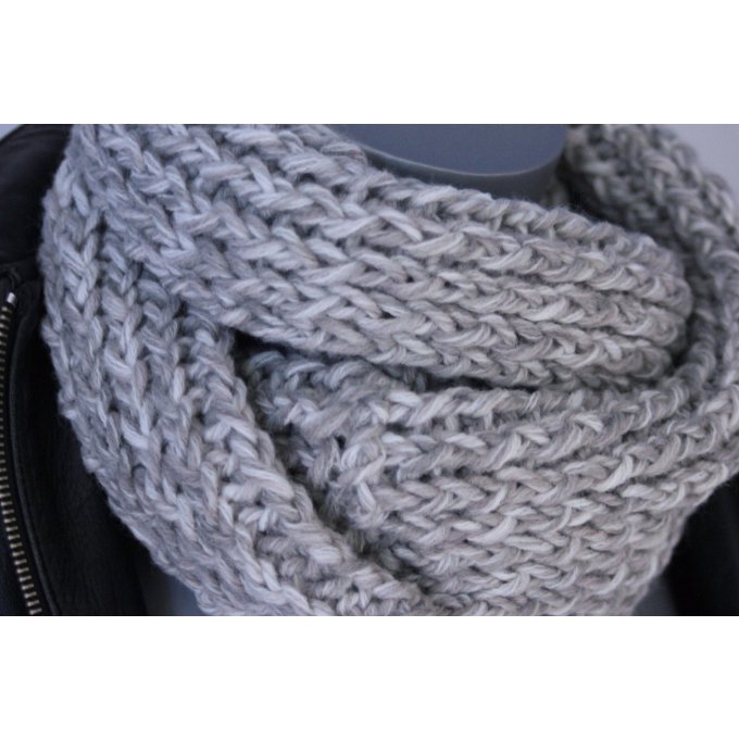 grosse écharpe en laine grise