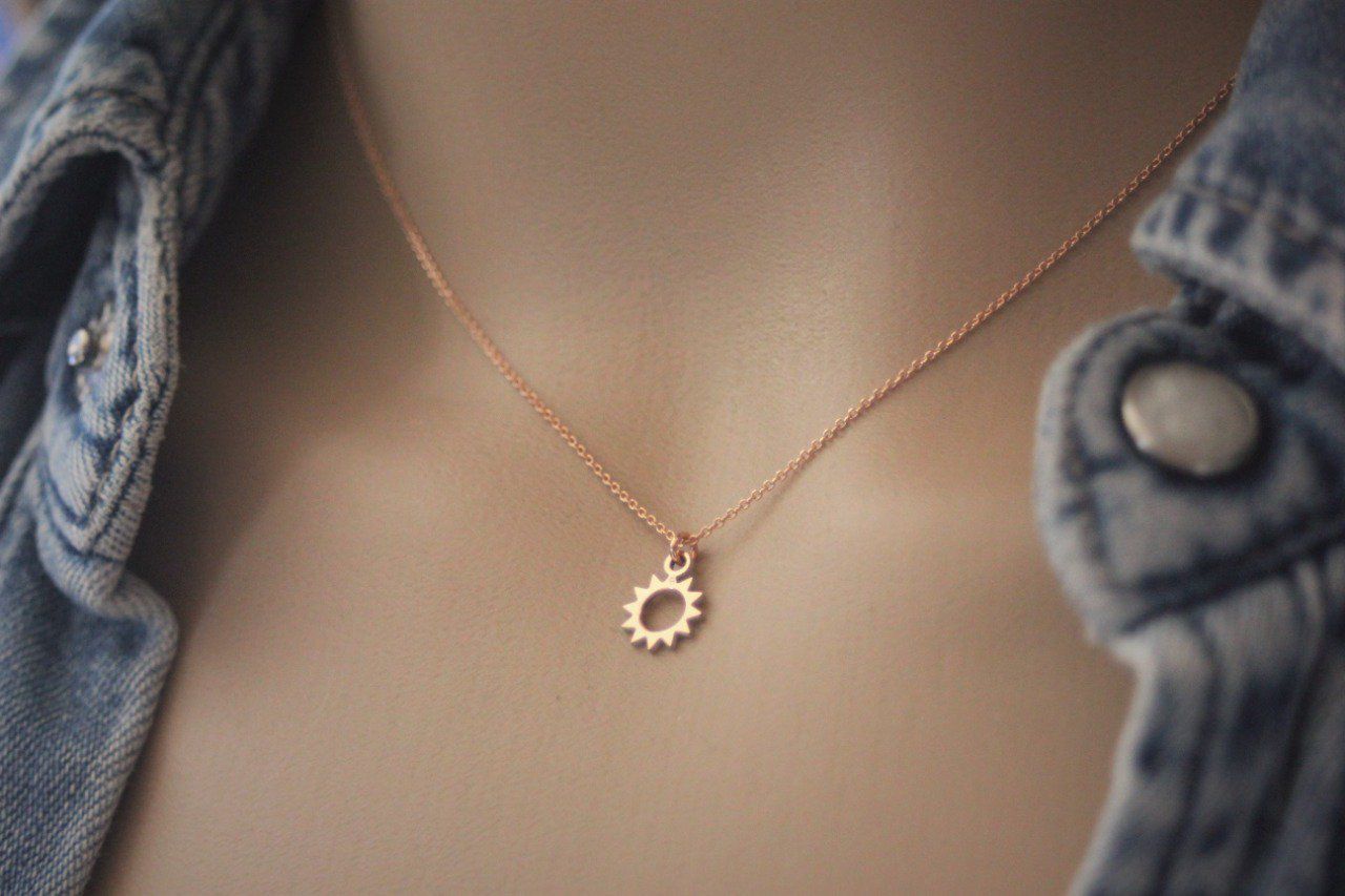 Pendentif Doré En Forme De Soleil - Taille 9-15cm Environ - Bijou Vintage Occasion - Sans Marque
