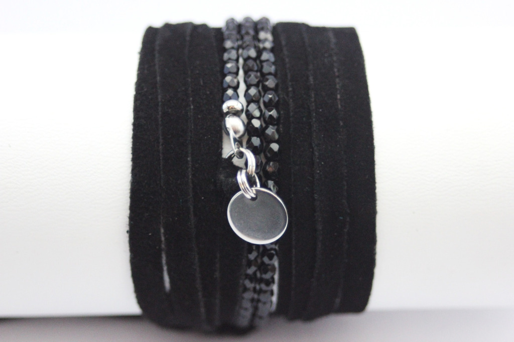 Bracelet NEXUS lacet daim noir et perles noires