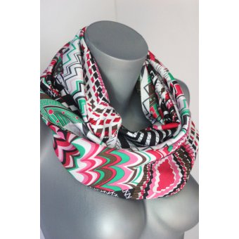 Snood imprimé ethnique noir rose et vert