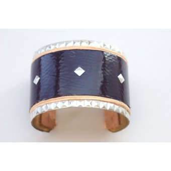 Bracelet manchette cuir violet et clous argentés