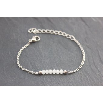 Bracelet acier et perles facettées blanc opale