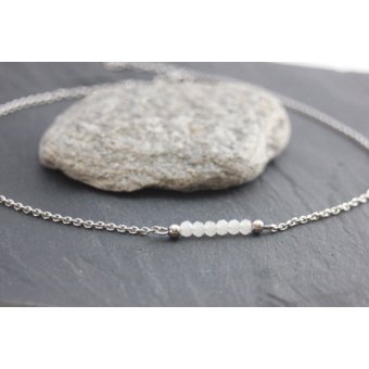 Collier acier et perles facettÃ©es blanc opale