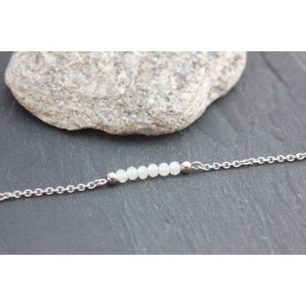 Collier acier et perles facettées blanc opale