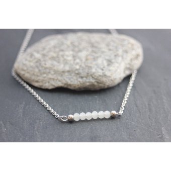 Collier ras du cou argent et blanc