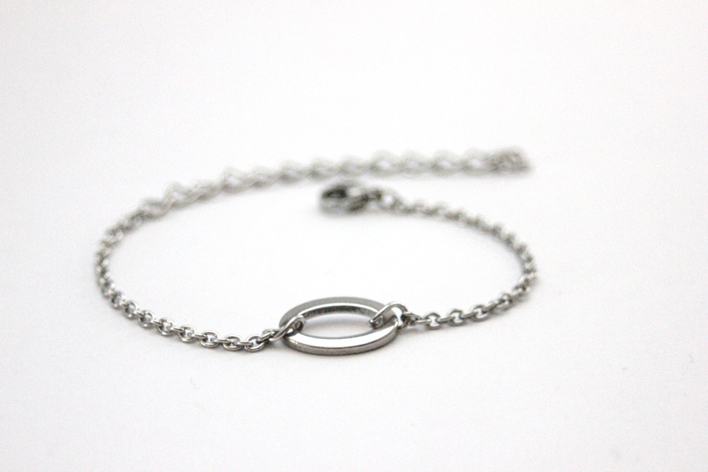 Bracelet minimaliste anneau ovale en acier 