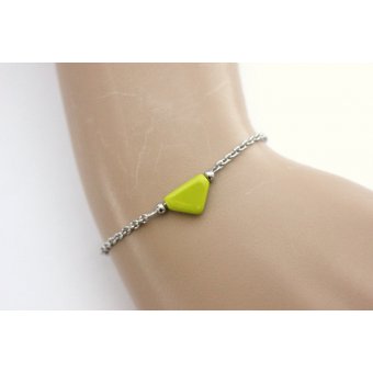 Bracelet acier et perle triangle vert anis