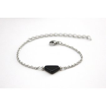 Bracelet acier et perle triangle noir