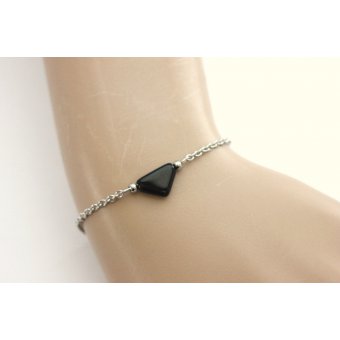 Bracelet acier et perle triangle noir