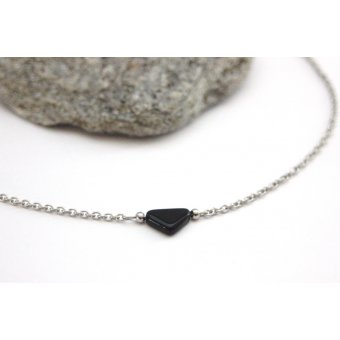 Collier acier et perle triangle noir