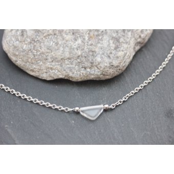 Collier acier et perle triangle cristal