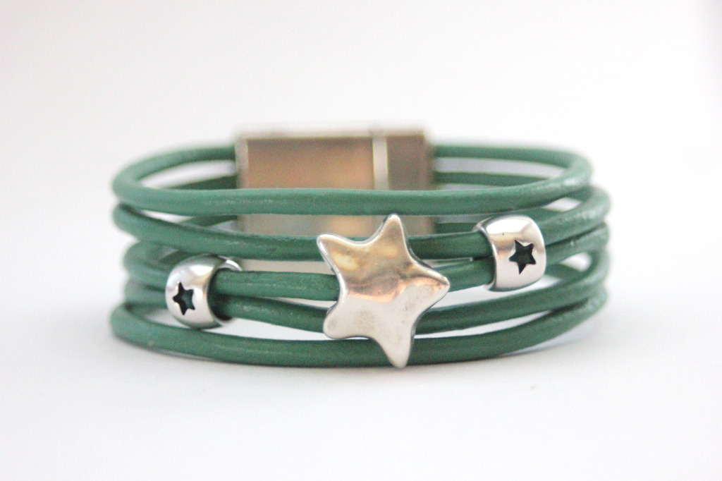Bracelet manchette en cuir vert kaki étoile argent