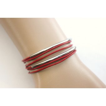 bracelet wrap en cuir rouge et  perle acier 