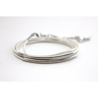 bracelet wrap en cuir blanc et acier
