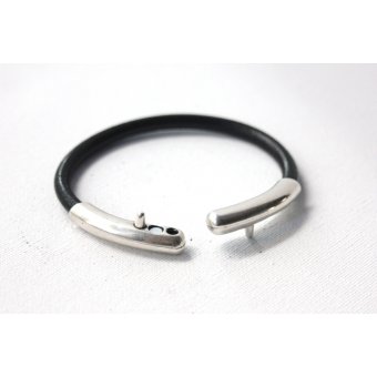 Bracelet simple en cuir noir by EmmaFashionStyle