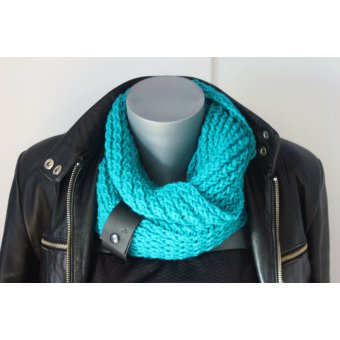 Snood laine bleu vert et lacet cuir noir