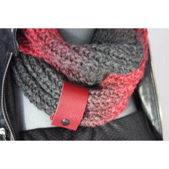 Snood laine rouge et gris acier lacet cuir rouge