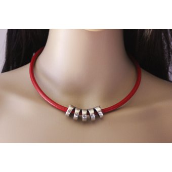 Collier en cuir rouge et perle tube style spirale 