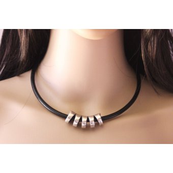 Collier en cuir noir et perle tube style spirale 