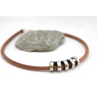 Collier cuir naturel et perle tube style spirale 