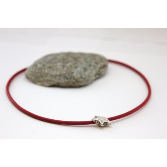 Collier cuir rouge perle étoile en métal argenté