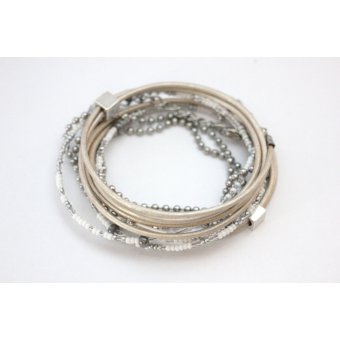 Bracelet boho multi-rangs cuir blanc nacré & acier