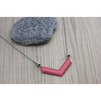 Collier chevron émaillé rose corail