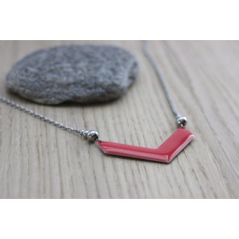 Collier chevron émaillé rose corail