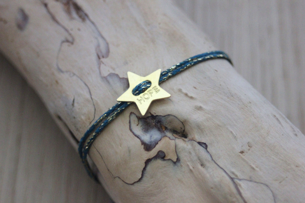 Bracelet bleu pétrol doré et étoile gravée ~ Hope 