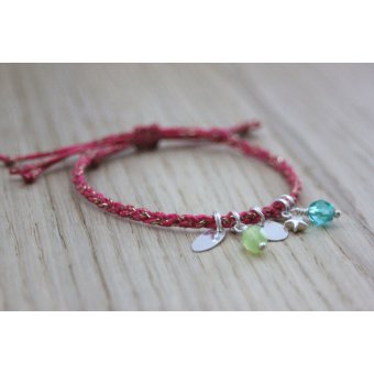 Bracelet tressé rose fuchsia et breloques argent