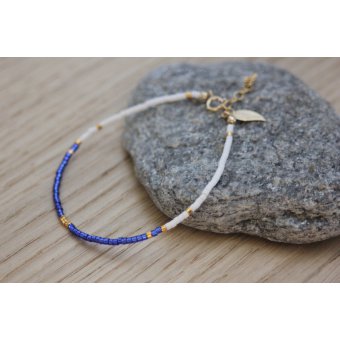 bracelet fin en or gold filled et perles miyuki bleu