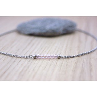 Collier en acier et perles facettées rose pastel