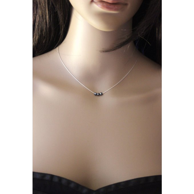 collier minimaliste en argent et perles noires