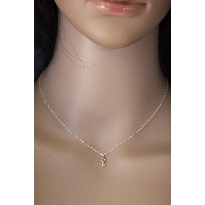 collier ras du cou argent pendentif clé