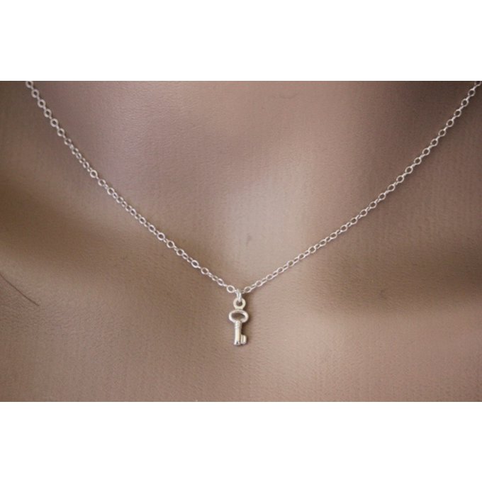 Collier argent massif breloque petite clé