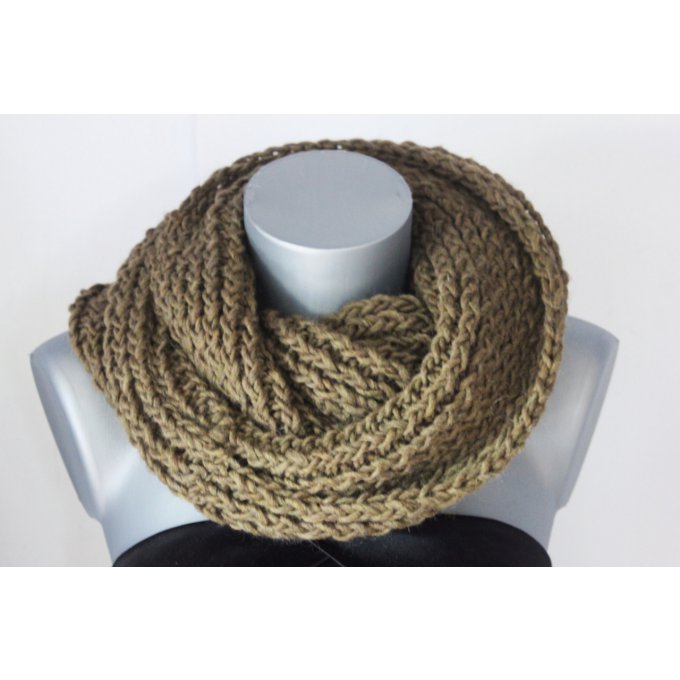 Snood - écharpe en laine de couleur vert kaki