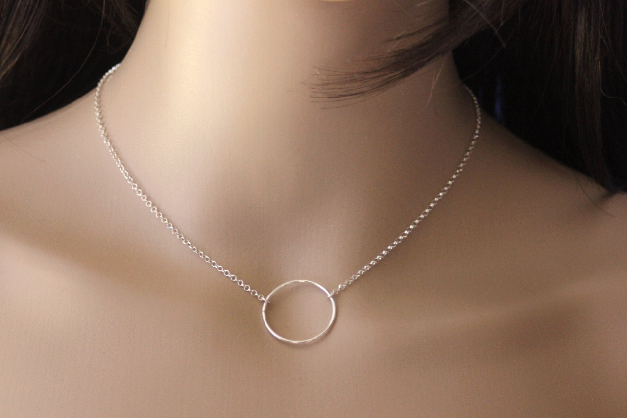 Collier minimaliste en argent pendentif anneau