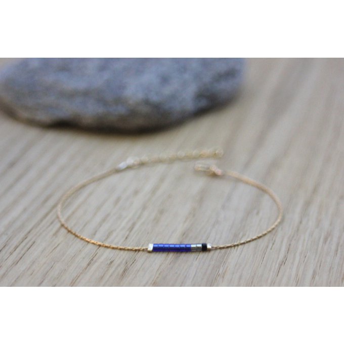 bracelet fin en or et miyuki bleu