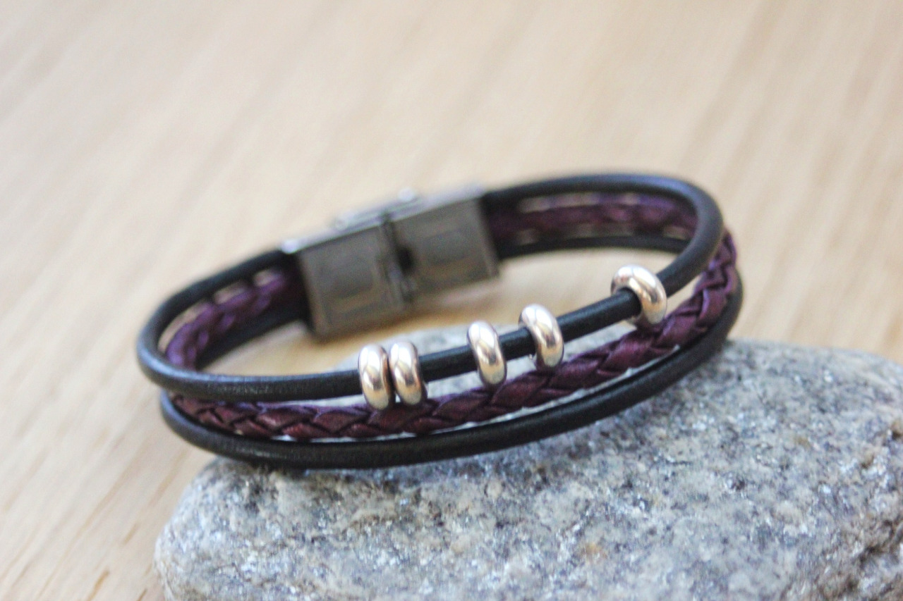 Bracelet cuir noir et cuir tressé prune métallisé