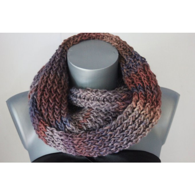 Snood en laine dégradé de bleu, gris et bordeaux