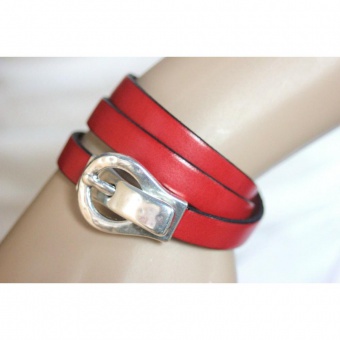 Bracelet manchette 3 tours en cuir rouge