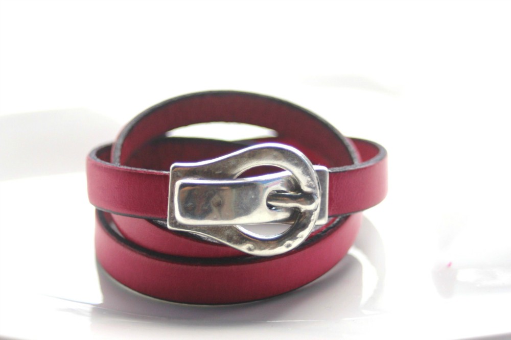 Bracelet manchette 3 tours en cuir rose fushia